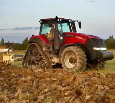 Case IH Magnum 310 RowTrac thumbnail 2