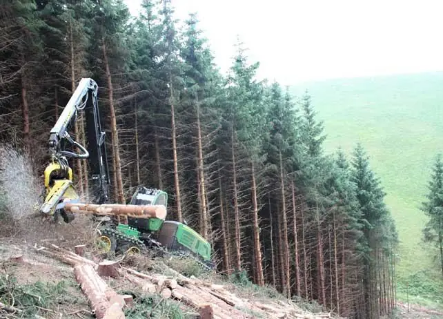 John Deere 1270 E IT4 thumbnail 3