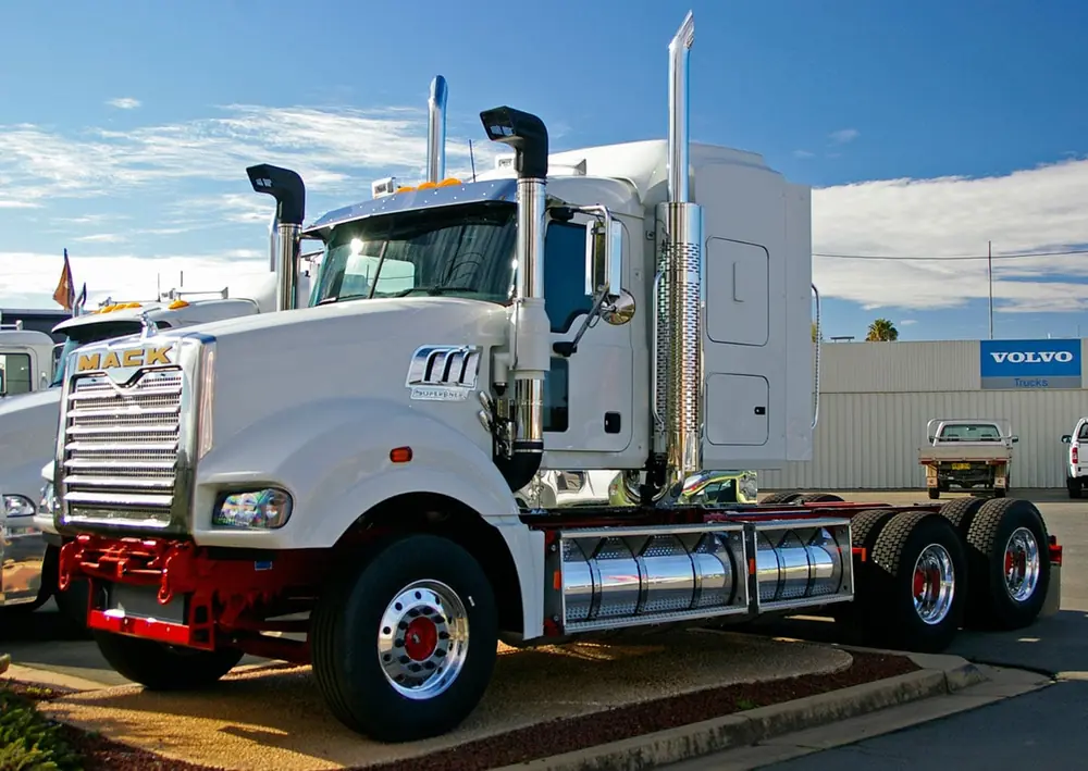 Mack SuperLiner RWL712L CA494 ETAZ673A 4x2 thumbnail 2