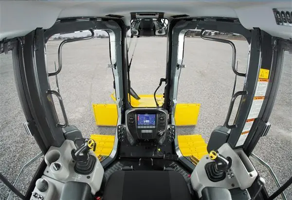 Komatsu D37PX-23 thumbnail 5