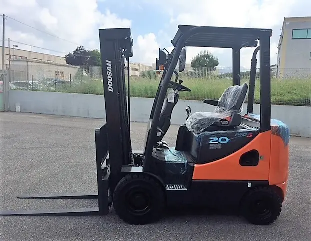 Doosan D20S-7