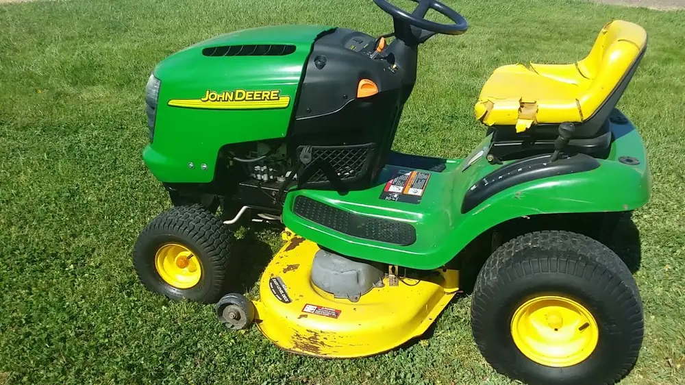 John Deere L100