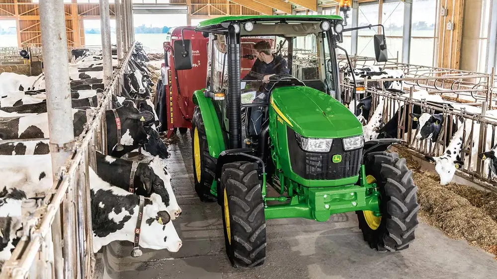 John Deere 5075E