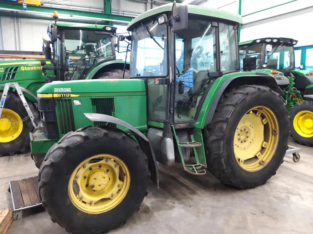 John Deere 6110
