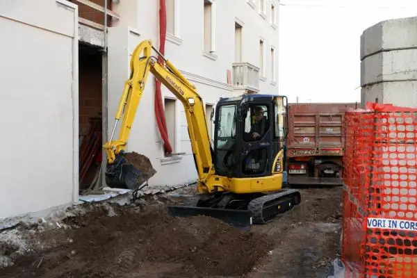 Komatsu PC35R-8 thumbnail 3