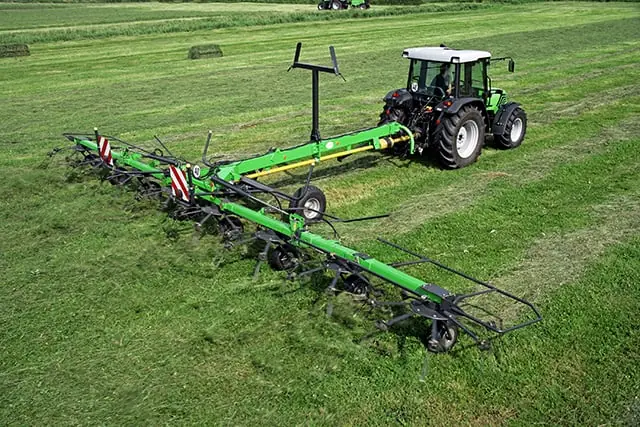 DEUTZ-FAHR CoM 8022