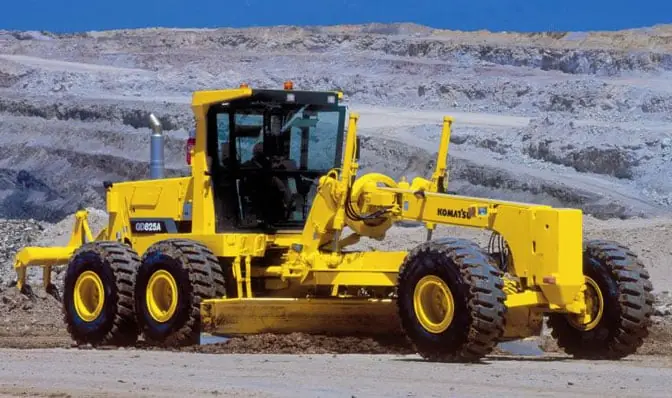 Komatsu GD825A-2