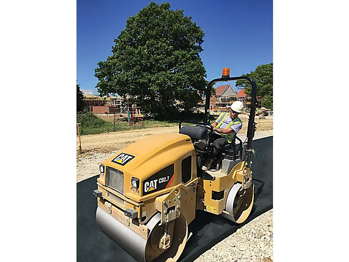 Caterpillar CB2.5 thumbnail 3