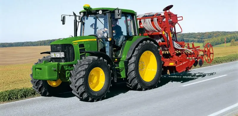 John Deere 6130