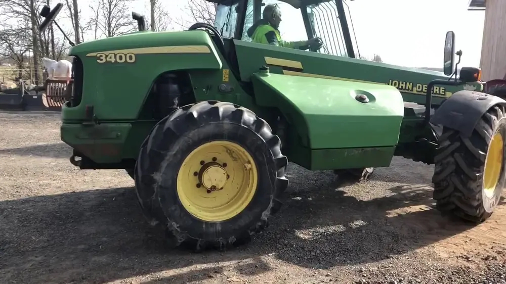 John Deere 3400