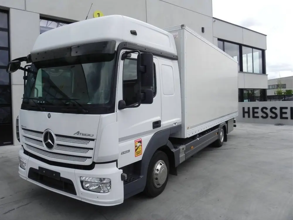 Mercedes-Benz Atego 823