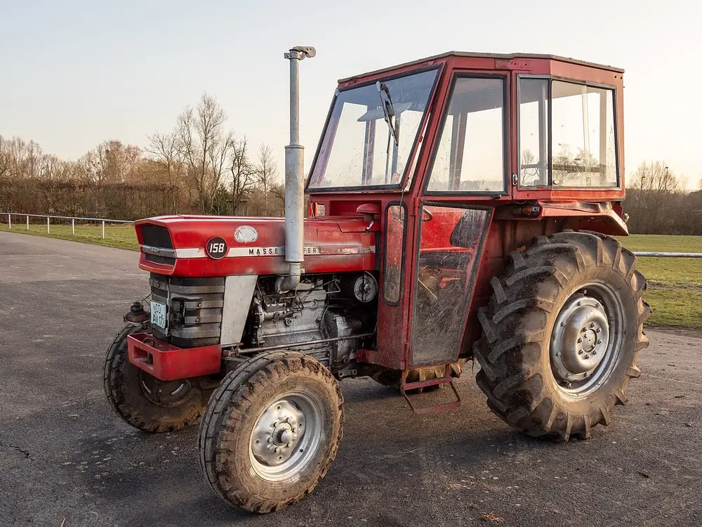 Massey Ferguson 158