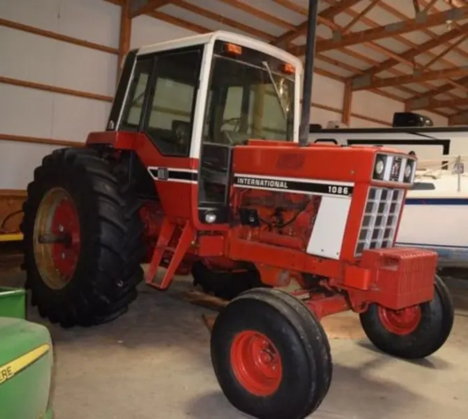 International Harvester 1086