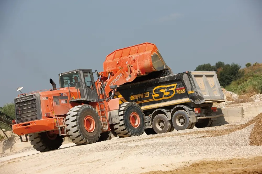 Hitachi ZW 370 thumbnail 3