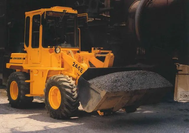 John Deere Construction 244 E