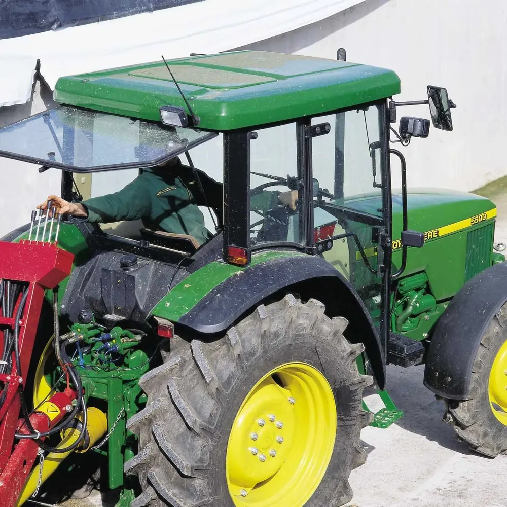 John Deere 5500