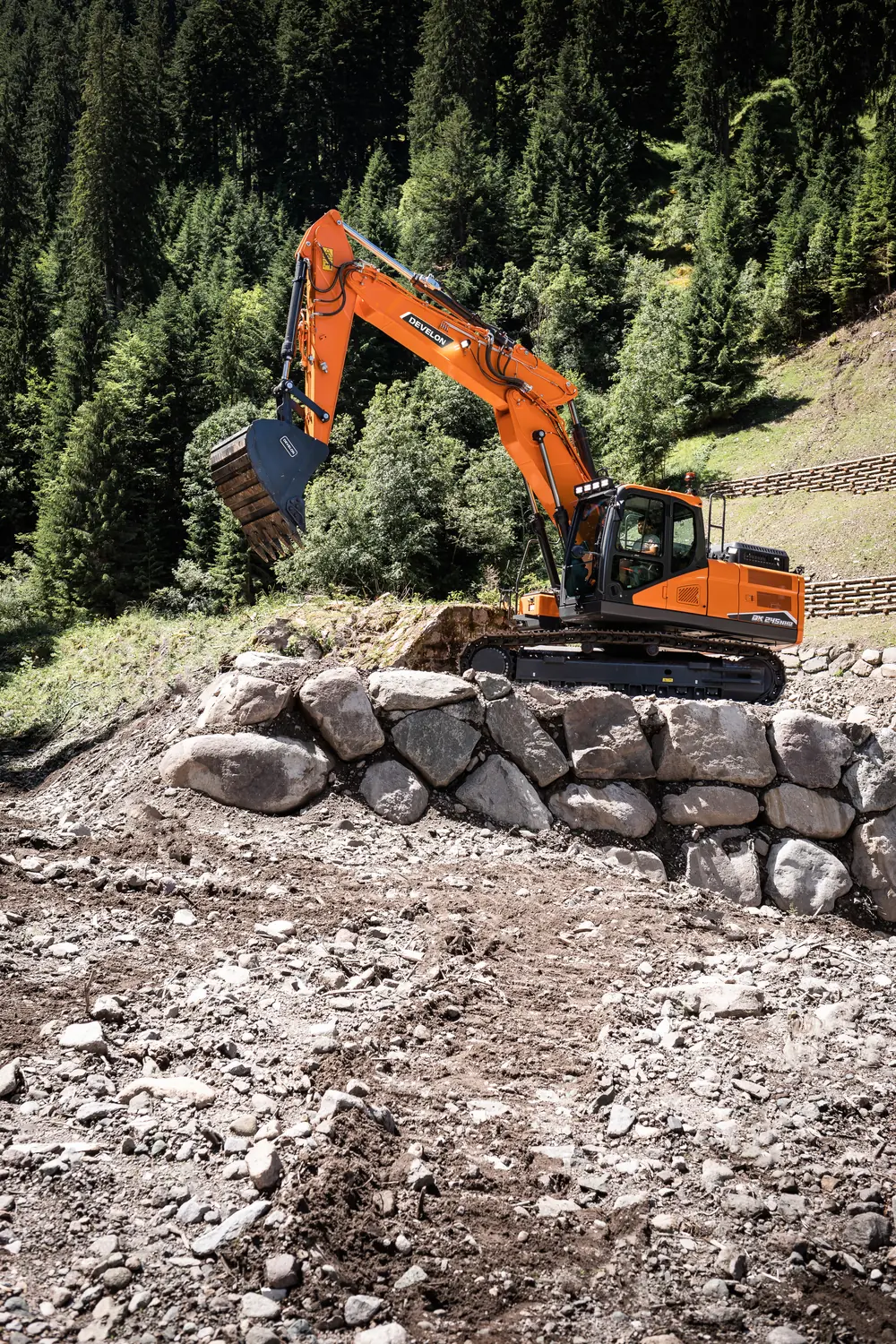 Develon DX245NHD-7
