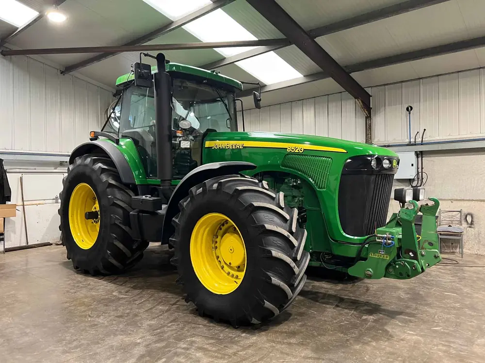 John Deere 8520