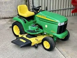 John Deere GT235