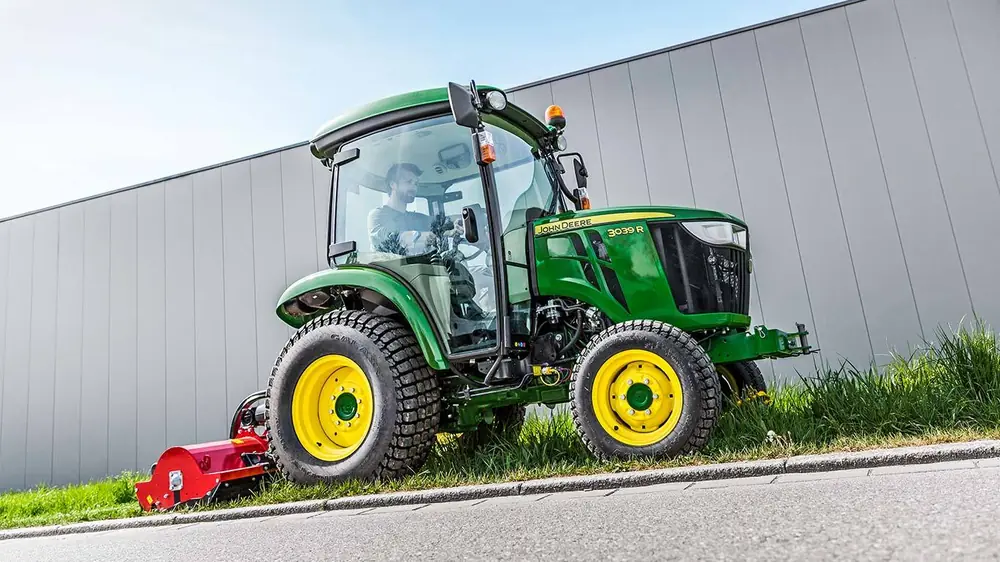 John Deere 3039 R thumbnail 3