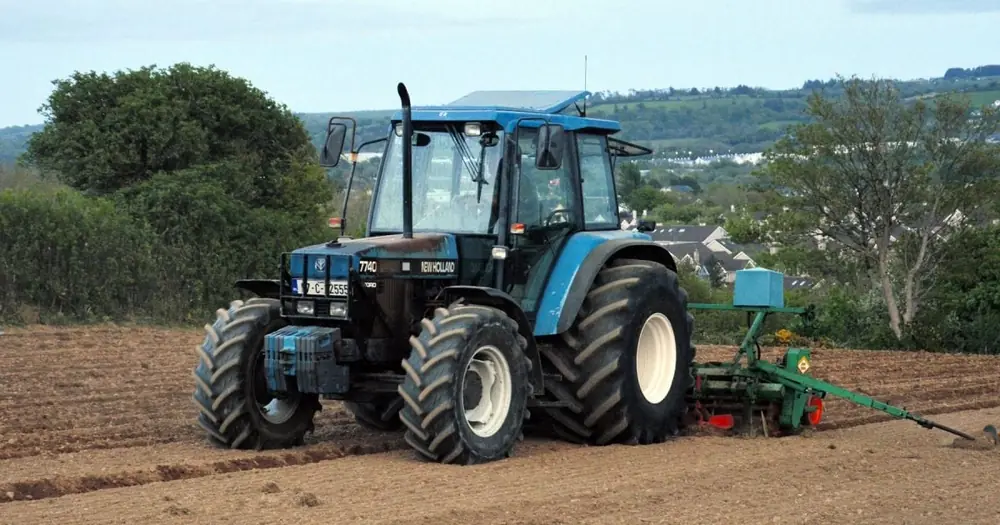 Ford-NH 7740