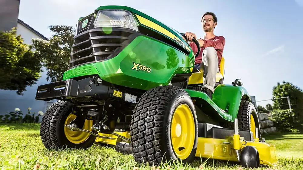 John Deere X590
