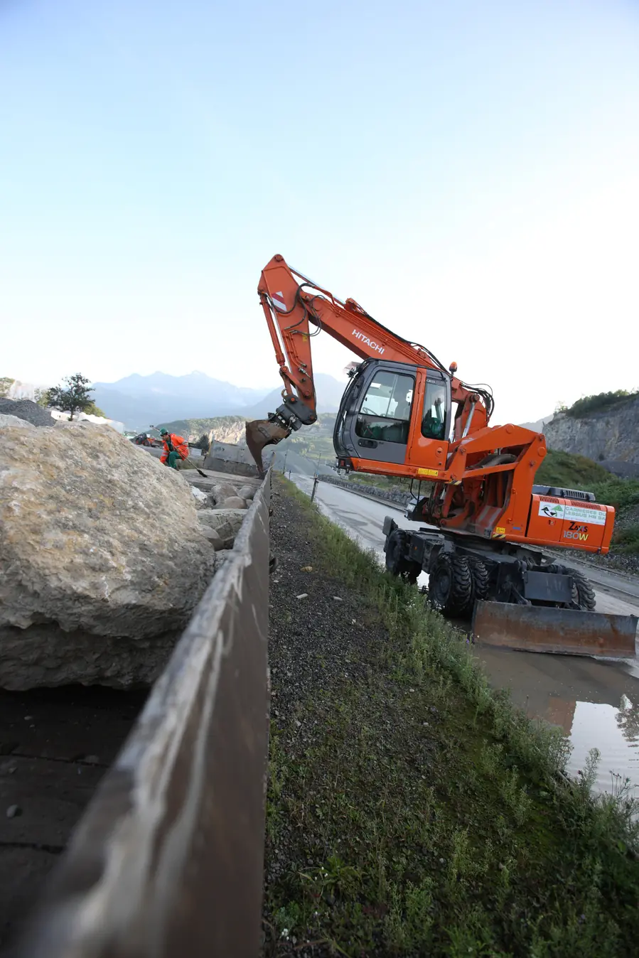 Hitachi ZX 180 W thumbnail 3