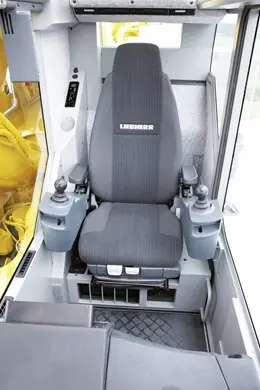 Liebherr LTM 1070-4.2 thumbnail 7