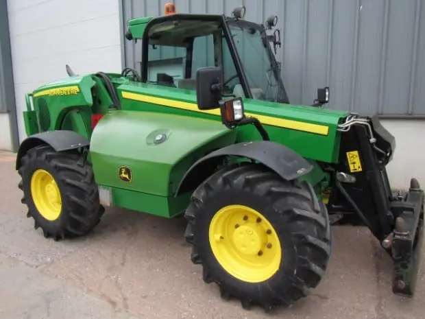 John Deere 3215