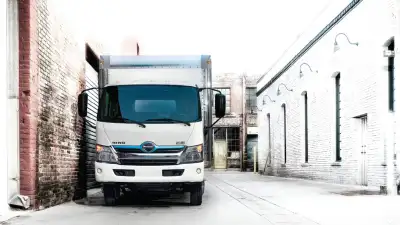 Hino 300 915 LWB 4x2 thumbnail 2