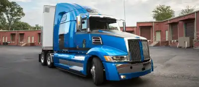Western Star 5700 XE 68" Stratosphere High Roof Detroit DD16 thumbnail 2