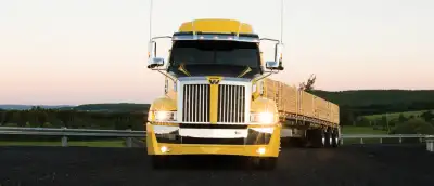 Western Star 5700 XE 68" Stratosphere High Roof Detroit DD16 thumbnail 3