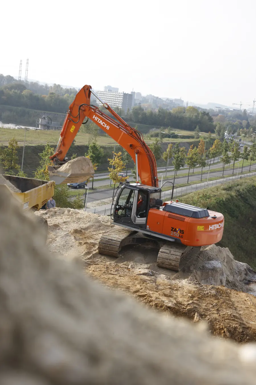 Hitachi ZX 250 LC-3 thumbnail 5