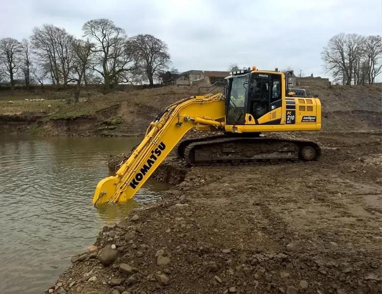 Komatsu PC210LCi-11E0 thumbnail 2