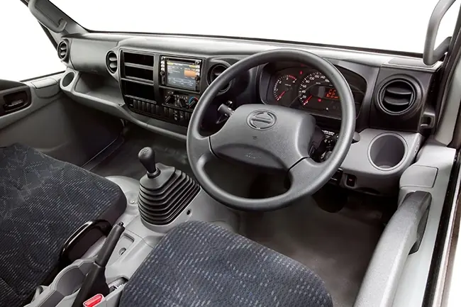 Hino 300 915 LWB Crew Cab 4x2 thumbnail 2