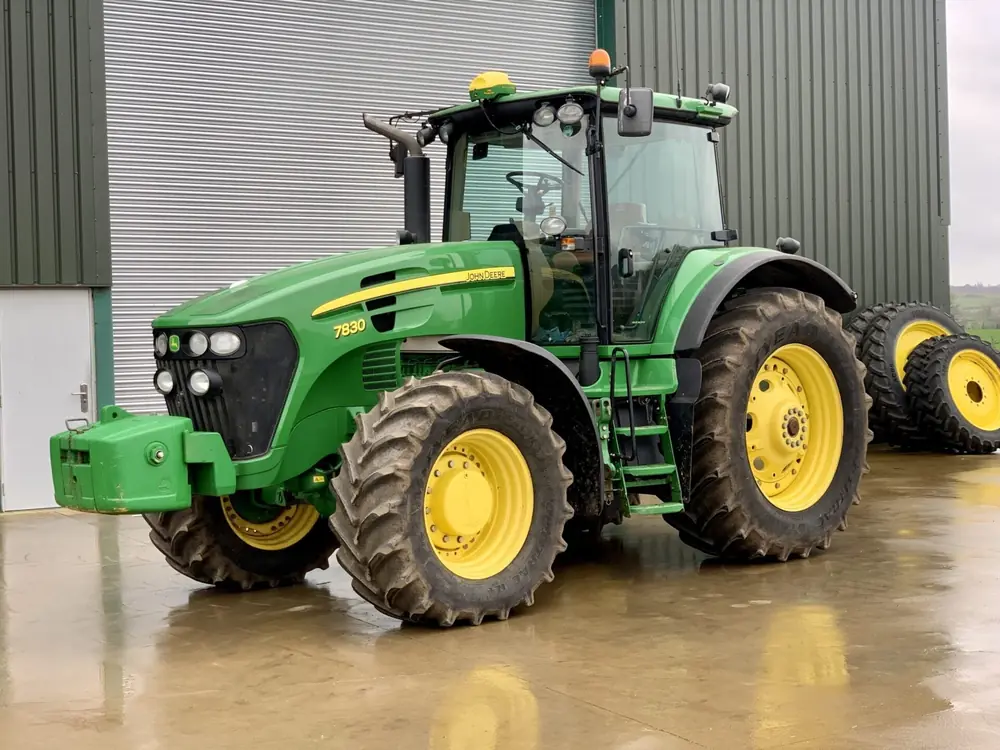 John Deere 7830