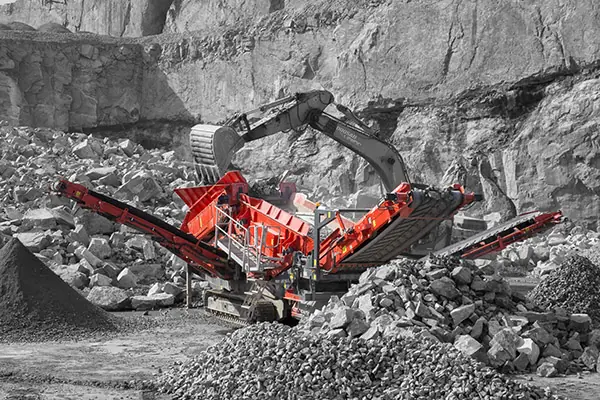 Terex-Finlay 883+ Triple Shaft