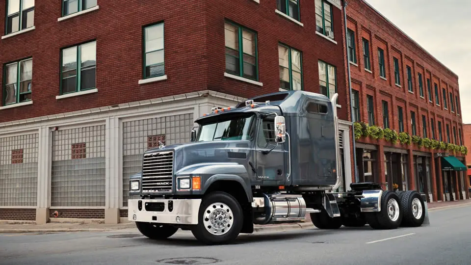Mack PINNACLE CA68 Conventional CHU603 MP8 6x4 thumbnail 8