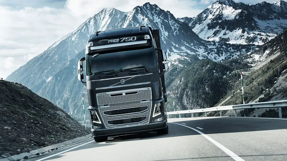 Volvo Trucks FH16.550 6x4 Tractor High T Ride thumbnail 4