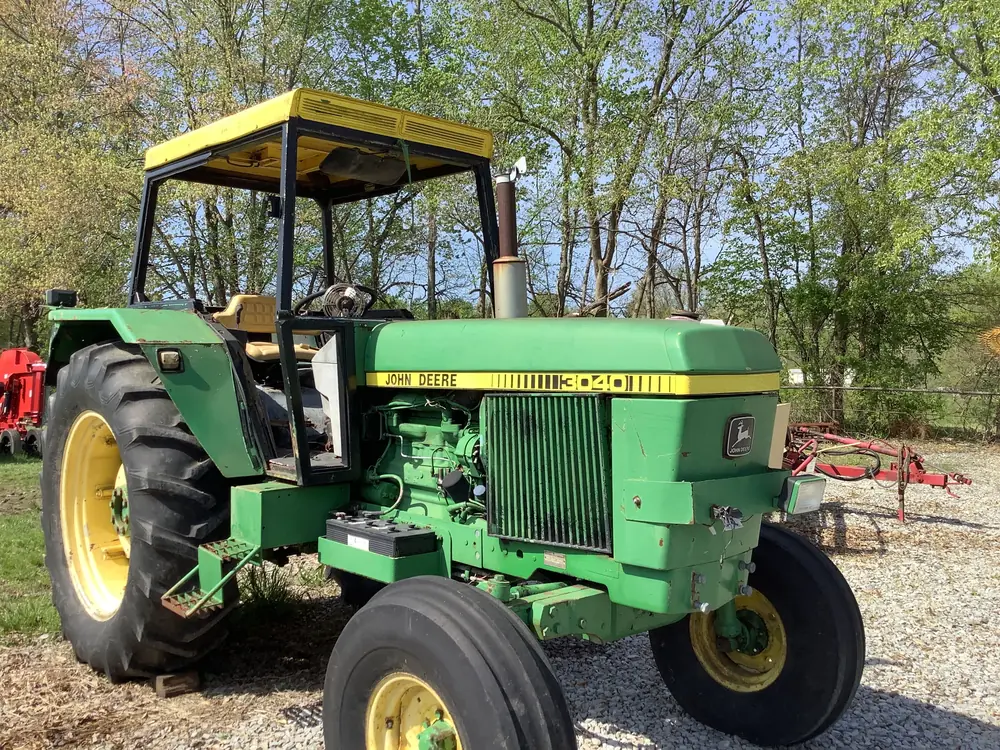 John Deere 3040