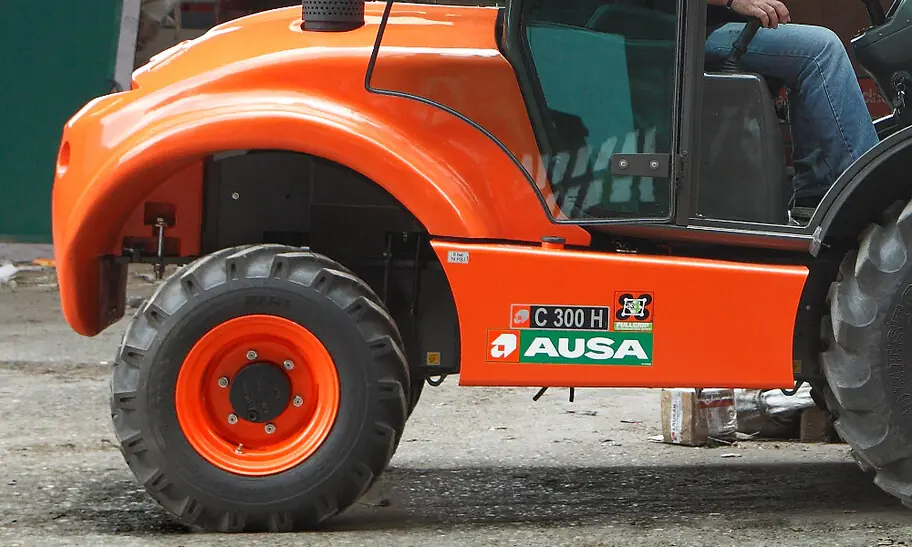 Ausa C 300 H thumbnail 4