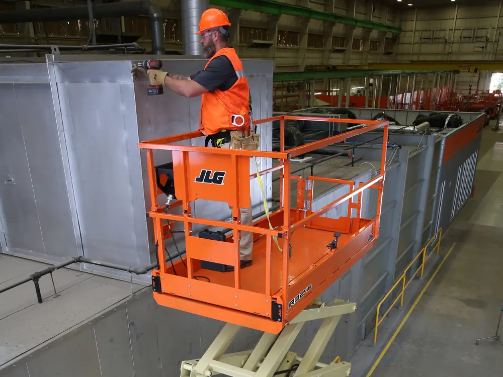 JLG R3246