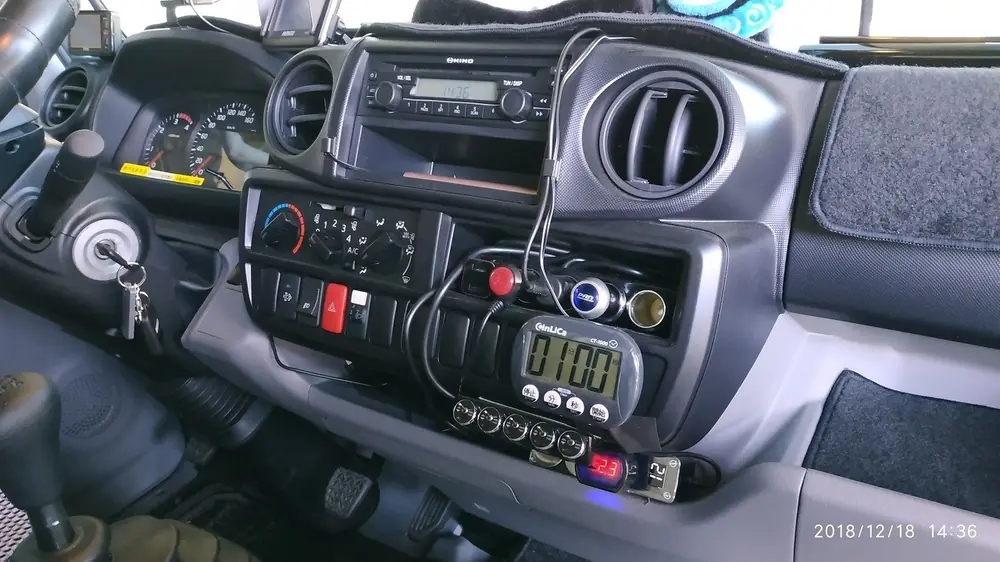 Hino 300 XKU710L-HKUTSR3 hybrid 4x2