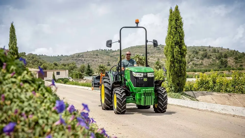 John Deere 5105GL