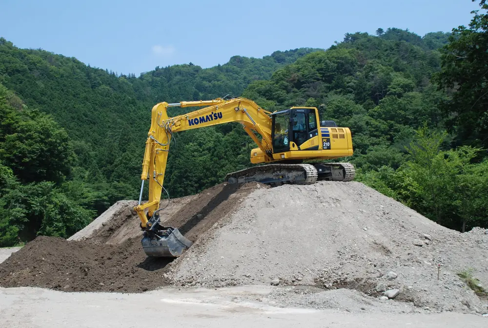 Komatsu PC210LCi-10