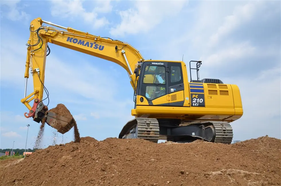 Komatsu PC210LCi-10 thumbnail 3