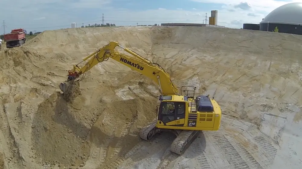Komatsu PC210LCi-10 thumbnail 4