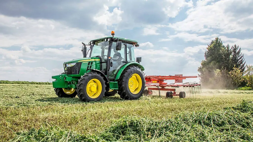 John Deere 5075E