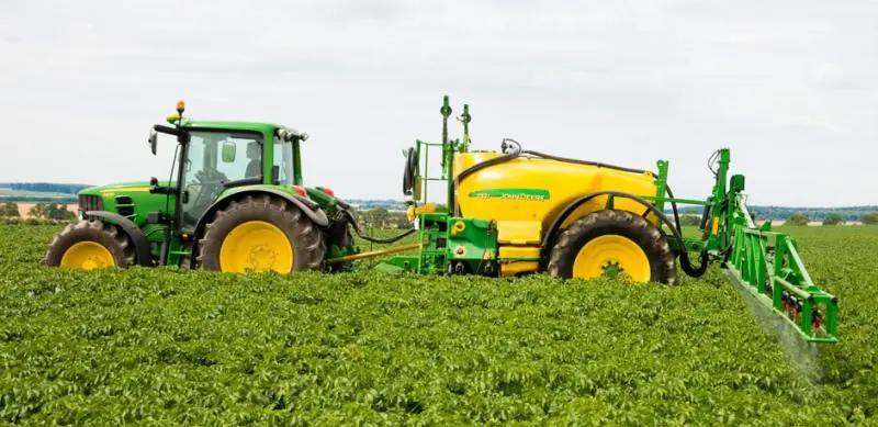 John Deere 740