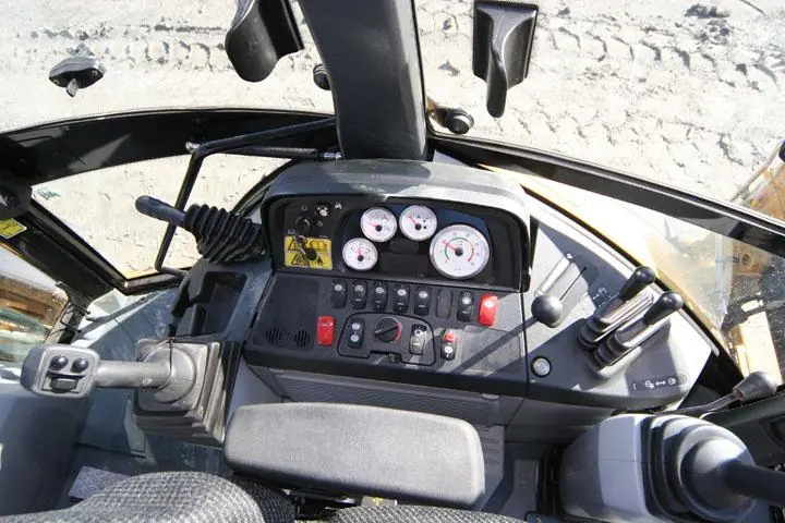 Caterpillar 432E 4x4 thumbnail 7